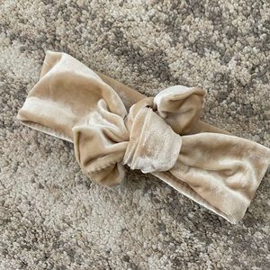 Baby girl head band. Never worn, perfect condition!